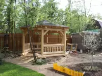 Беседка из бревна