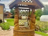 Деревянный резной колодец