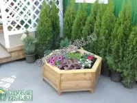Деревянная клумба для сада с дном