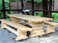 Стол рубленный из бревна, мебель из бревна