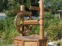 Колодец деревянный с воротом