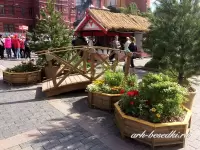 Деревянная клумба для дачи с дном