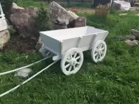 Белая садовая телега