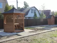 Беседка дачная с гнутой крышей