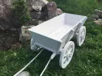 Белая садовая телега