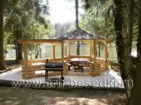 Беседка рубленная с местом под барбекю