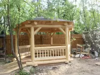 Беседка из бревна