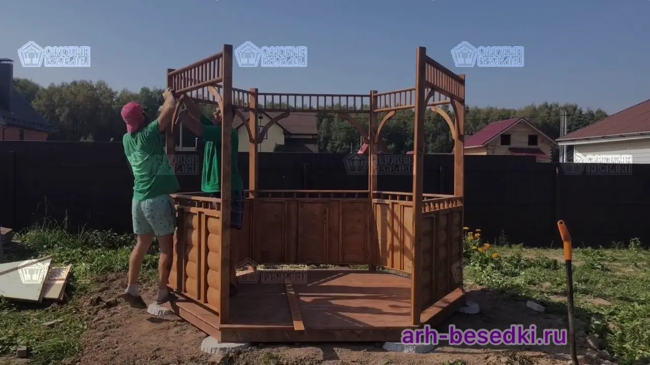 Как поставить беседку за 2 часа? Смотрите, Вася и Андрей покажут Вам мастер класс!
