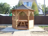 Беседка дачная с гнутой крышей