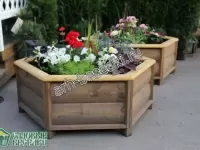 Деревянная клумба для сада