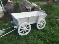 Белая садовая телега