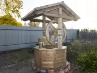 Колодец деревянный с воротом